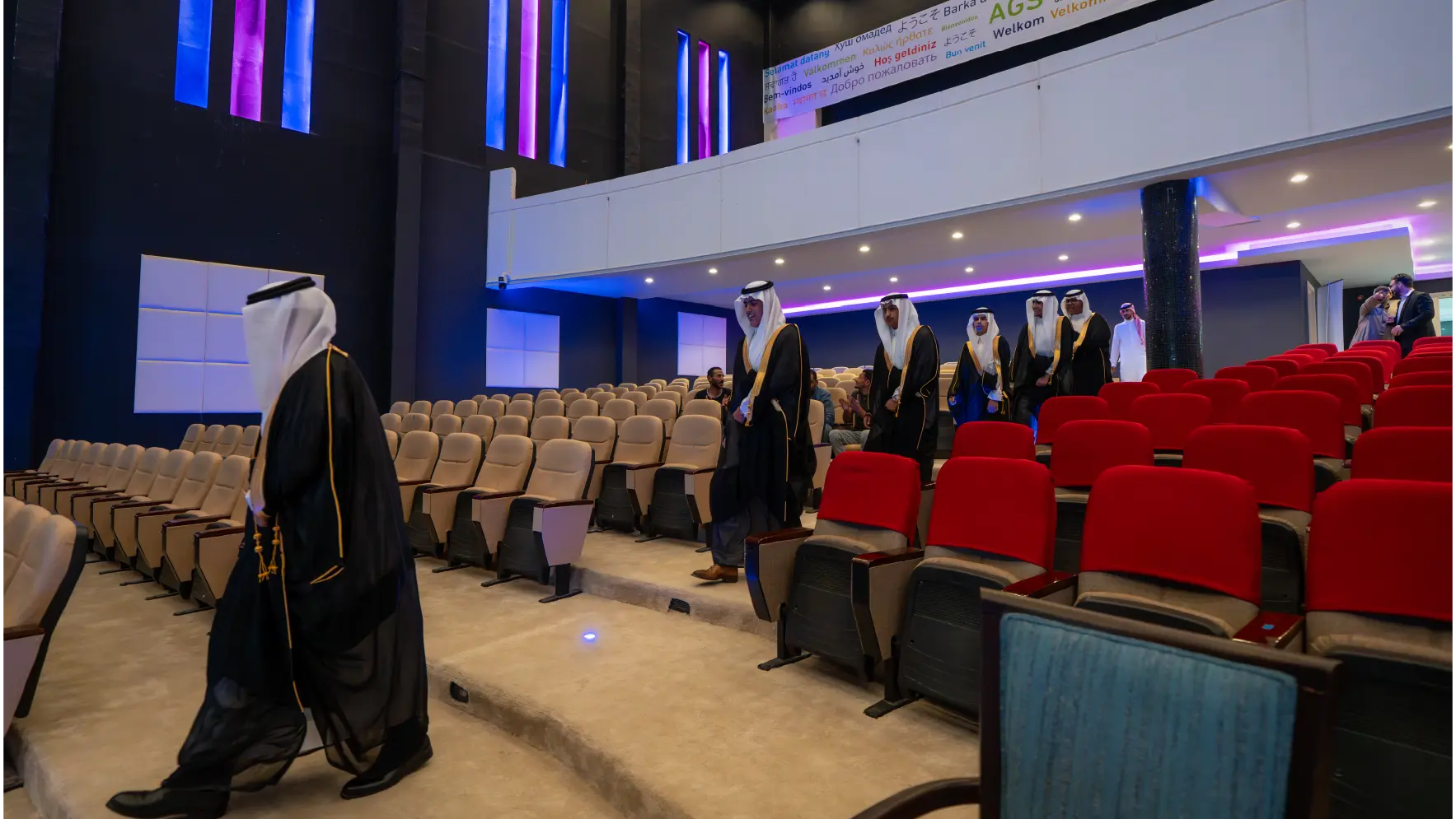 04-006 المسرح والقاعة الكبرى 5